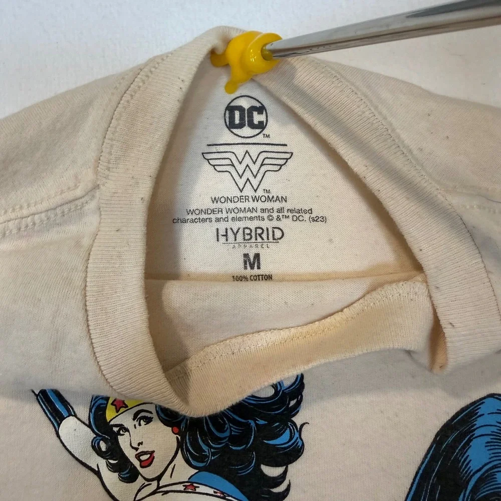 DC Comics Wonder Woman Graphic T-Shirt Tan Hybrid Apparel Medium Retro Comic Tee